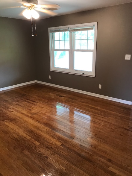 Building Photo - 701 Oak St