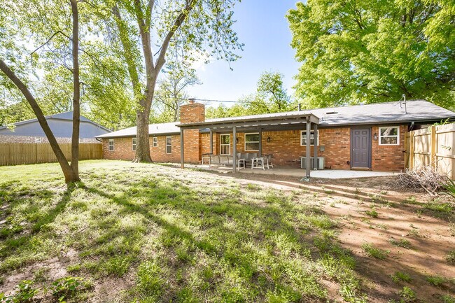 Building Photo - 11 N Pecan Dr