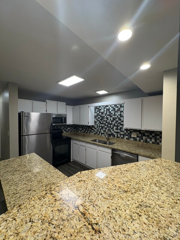 Building Photo - 1324 Geneva Dr