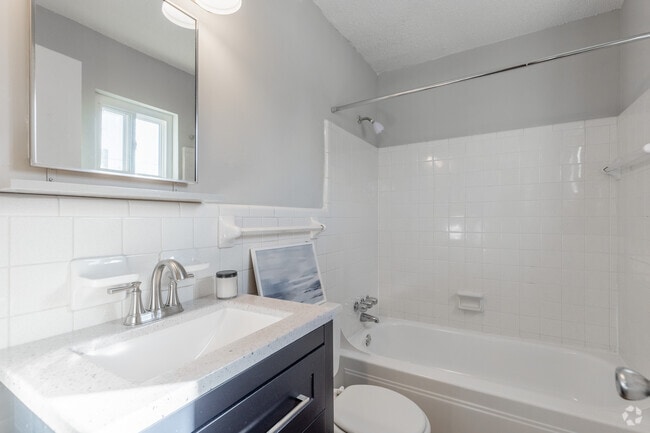 1BR, 1BA - 650SF - Bathroom - The Linden