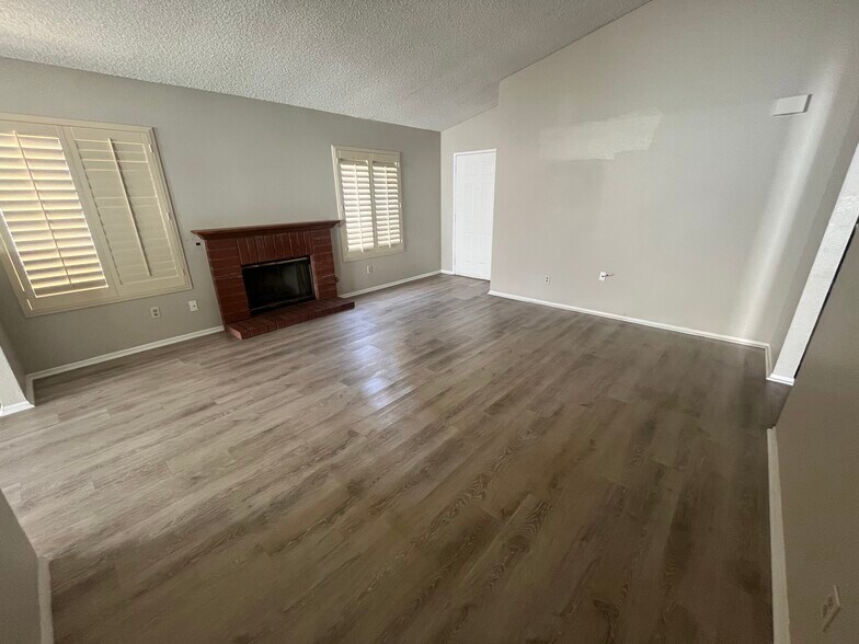 Building Photo - 14864 Spinnaker Ln