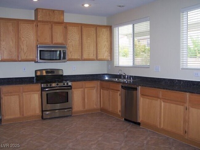 Building Photo - 283 Maddelena Ave