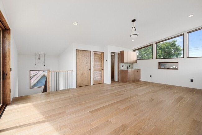 Building Photo - 1603 5th Ave N