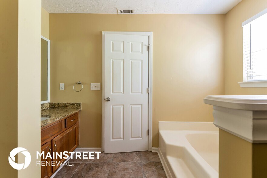 Building Photo - 6805 Silver Maple Dr