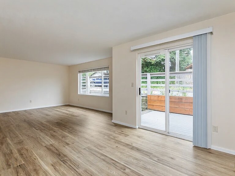 Patio Sliding Door and Living Room WIndow - 1921 Chestnut St