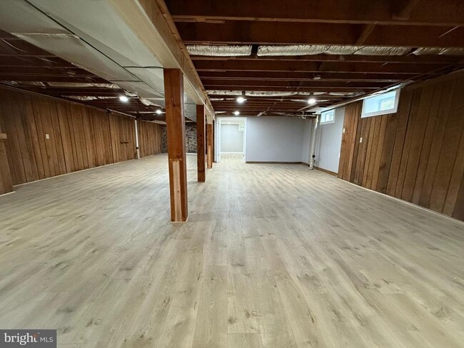 Building Photo - 7697 Hedgesville Rd