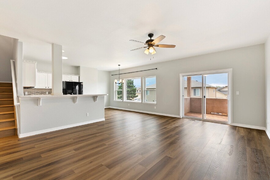 Building Photo - Updated Townhome with Views – Minutes to P...