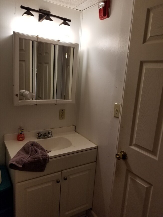 Building Photo - 669 Price St