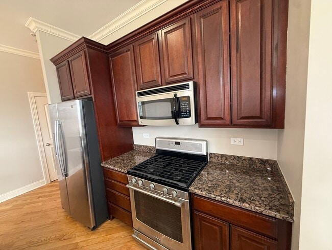 Building Photo - 2338 W Morse Ave