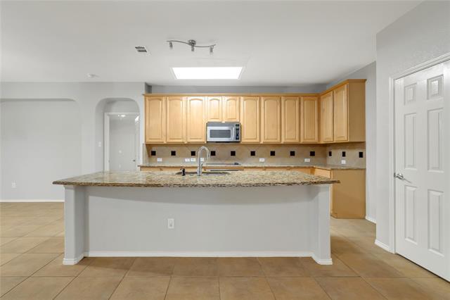 Building Photo - 932 Peach Ln