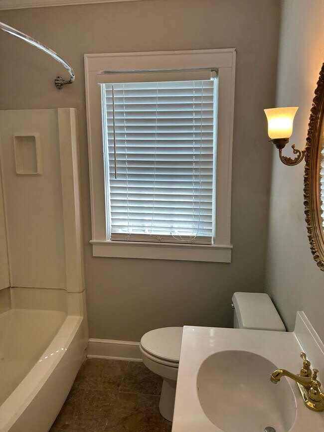 Building Photo - CHARMER LOCATED IN THE HEART OF DOWNTOWN CONWAY