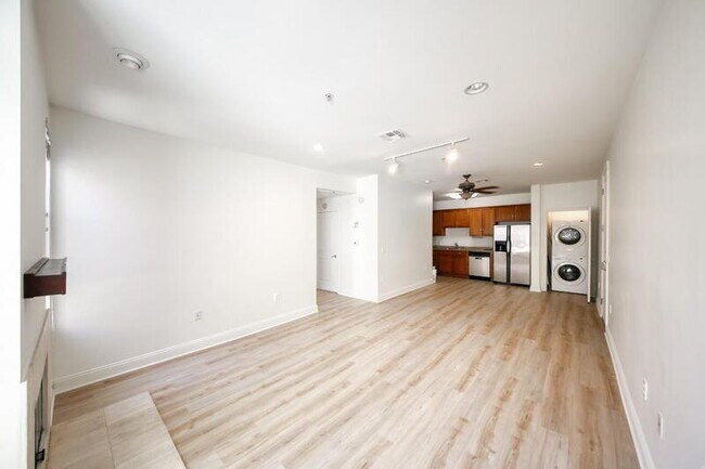 Building Photo - 6938 Laurel Canyon Blvd