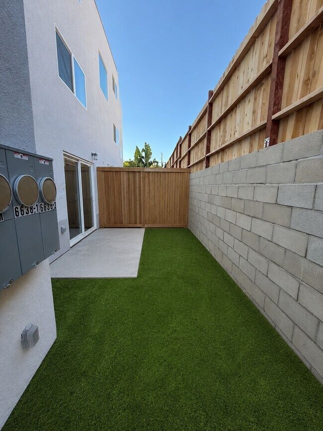 Building Photo - 6640 Valjean Ct
