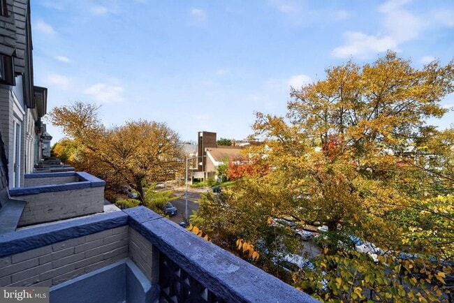 Building Photo - 1000 Park Rd NW