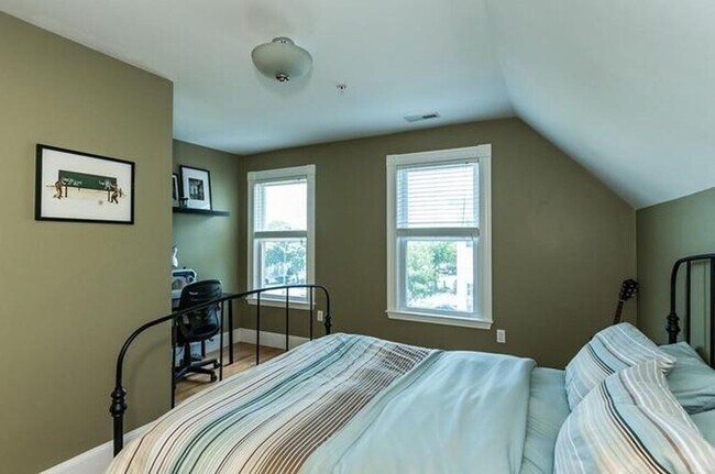 Building Photo - Rare Opportunity – Spacious 4 Bed, 2 Bath ...