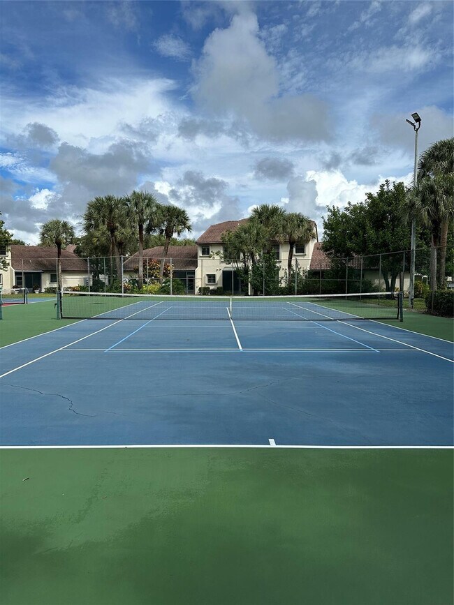 Building Photo - 3024 Lucerne Park Dr