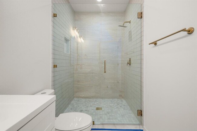 Building Photo - 306 Ave P