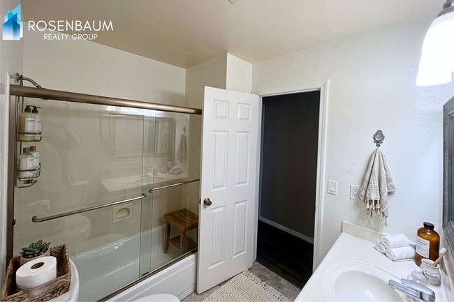 Building Photo - Hilltop 3-beds, 2-baths retreat with Mountain Views in Prescott Country Club!