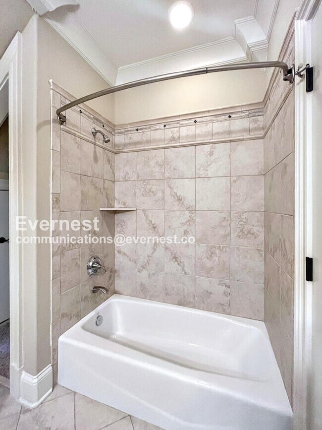 Building Photo - 9558 Hampton Reserve Dr