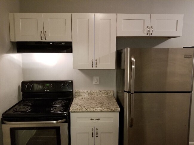 Building Photo - 5909 Lone Oak Dr SW