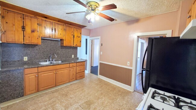 Building Photo - 266 Falls Ave