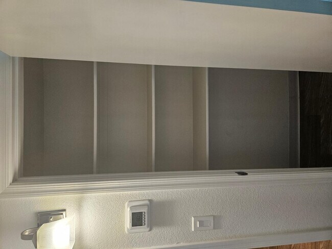 Building Photo - 1241 E Cinnabar Ave