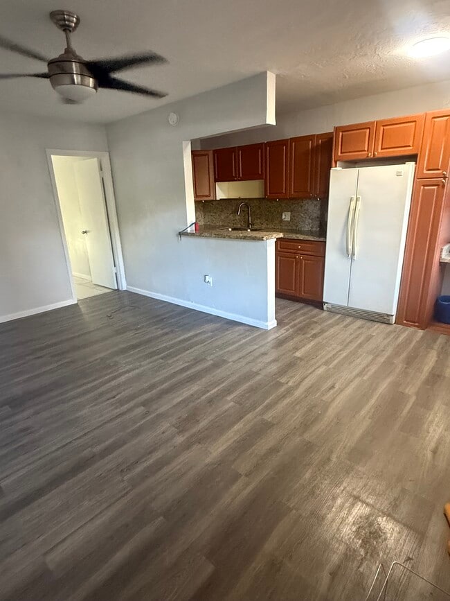 Building Photo - 1860 Venice Park Dr