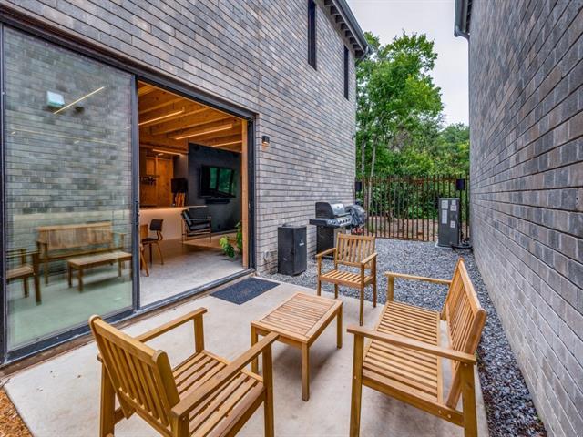 Building Photo - 905 Blackland Ct