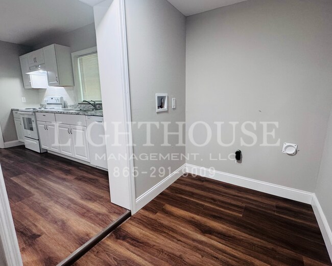 Building Photo - 627 Avenue A