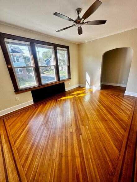 Building Photo - 228 Laurel Ave