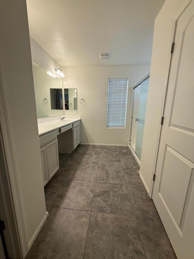 Building Photo - 16579 W Jenan Dr