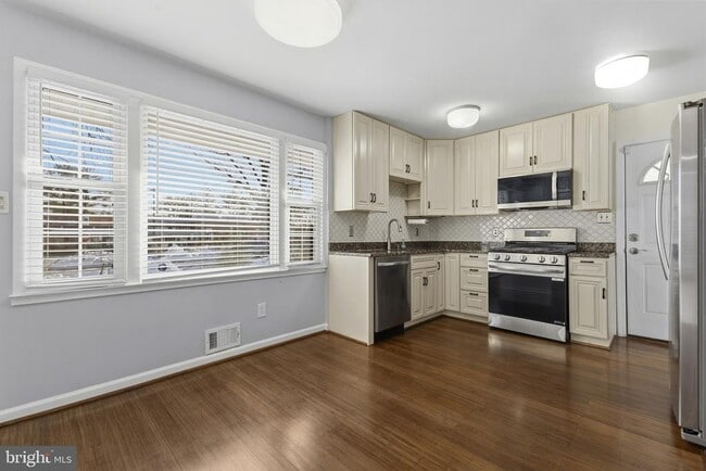 Building Photo - 5412 Nutting Dr