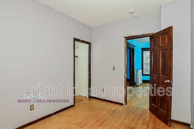 Building Photo - 2104 Emerson Ave S