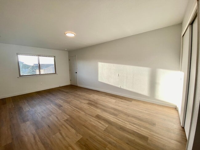 Building Photo - 3051 Hazel Ave
