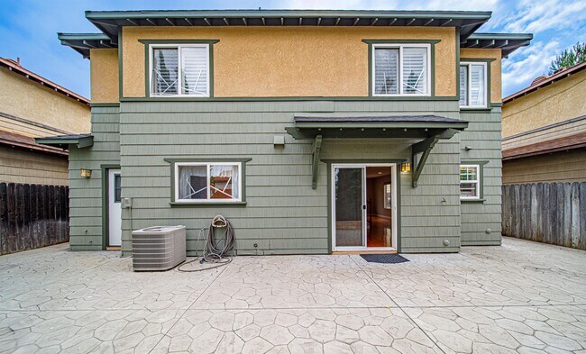 Building Photo - 1223 S Alta Vista Ave