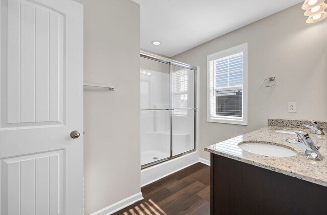 Building Photo - DISCOVER COMFORT & STYLE IN LEXINGTON'S DAWSON'S PARK