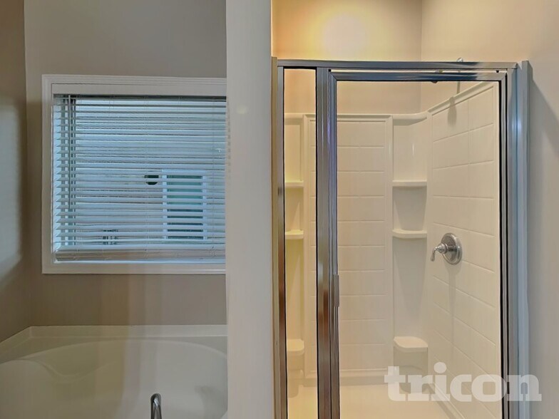 Building Photo - 2350 Dalton Park