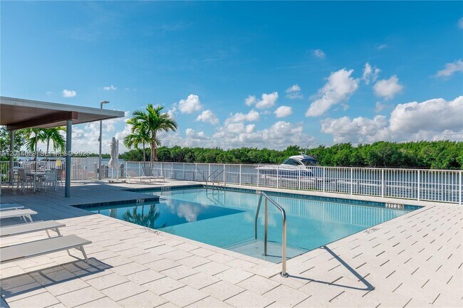 Building Photo - 6100 N Ocean Dr