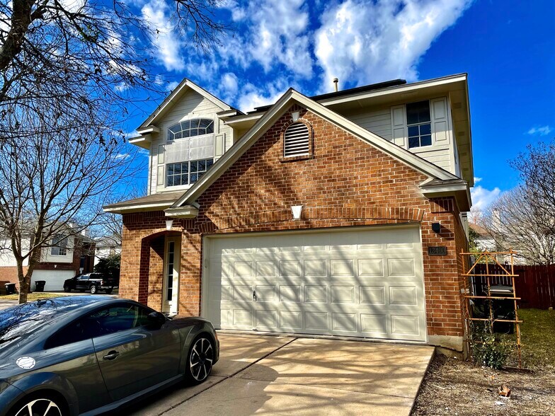 Garage - 13400 Rossello Dr