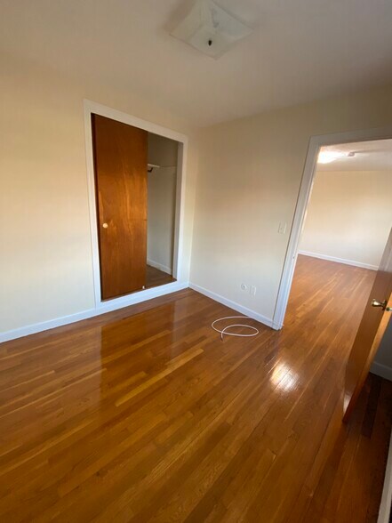 Building Photo - 164 N Beacon St