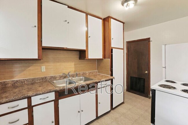Building Photo - 53 S Burgess Ave