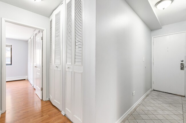 Building Photo - 6021 N Winthrop Ave