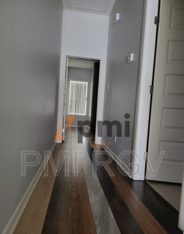 Building Photo - 1405 W Kiwi Ave