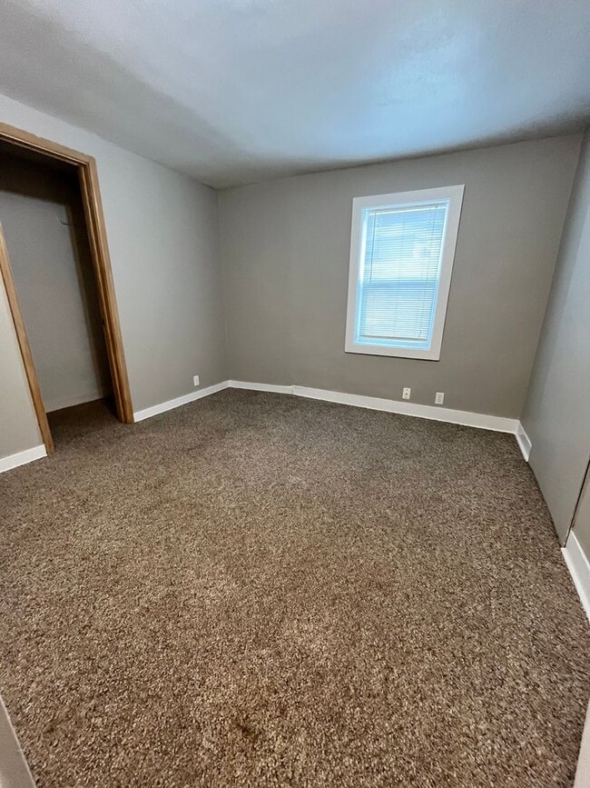 Building Photo - 2 Bed/1 Bath Ranch Home For Rent in Harrisburg, SD!