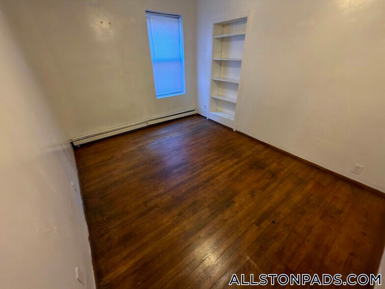 Building Photo - 46 Park Vale Ave