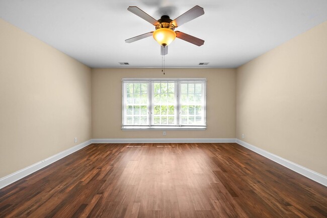 Building Photo - 2 Bedroom 2 1/2 Bath Dog Friendly Condo Fo...