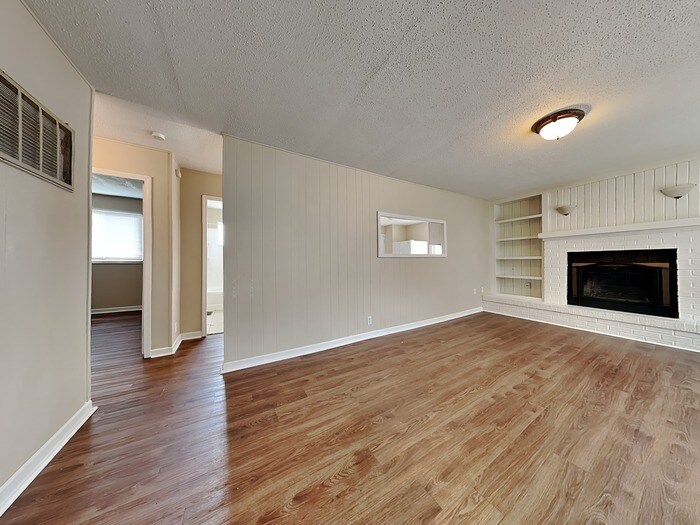 Building Photo - 457 Park Dr