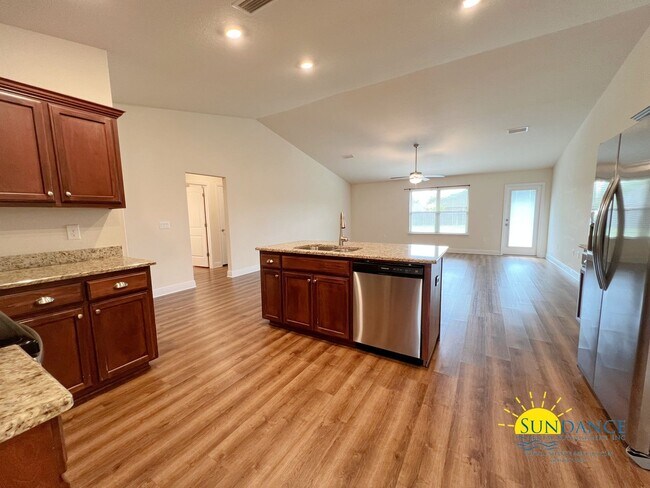 Building Photo - Stunning 4 Bedroom Home in Willow Creek Pl...