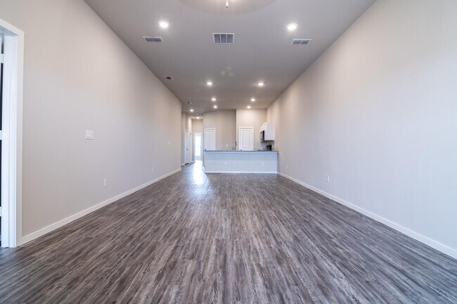 Building Photo - 2118 Langford Ave