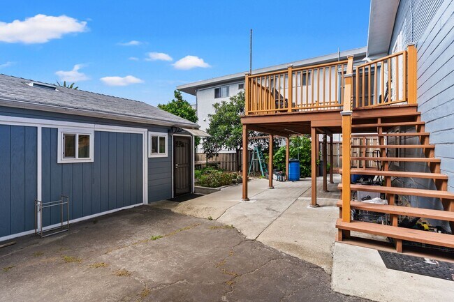 Building Photo - 3318 Maple Ave